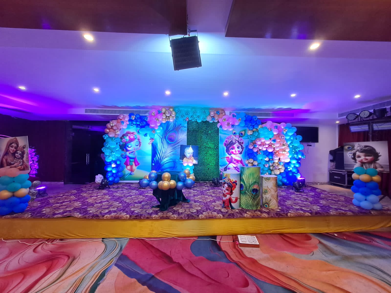 Themed birthday stage with balloon arch